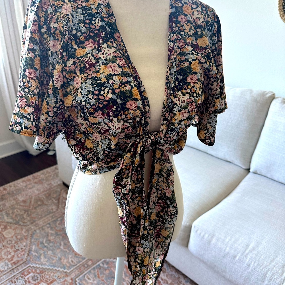 🤎🤎🤎STUNNING SHIRT🤎🤎🤎⭐️
💕💕💕VERY COLORFUL💕💕💕